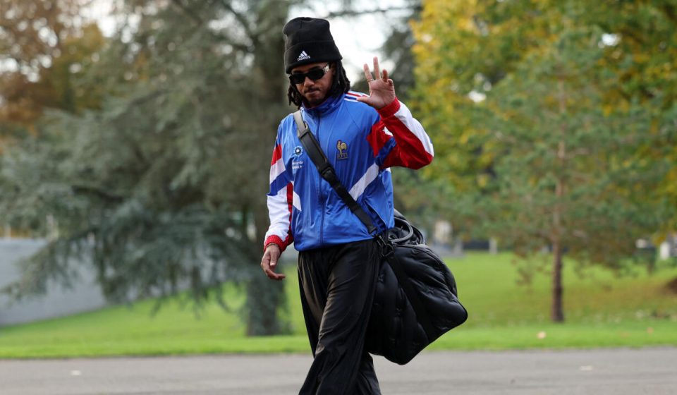 The moment +: Jules Koundé, “the boss” of fashion among the Blues
