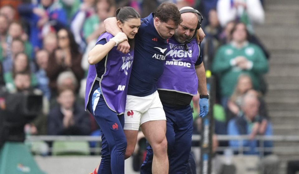 XV of France: Antoine Dupont confirms the rupture of the cruciate ligaments in his right knee