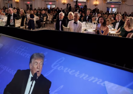 Donald Trump alternates between failed jokes and invectives against the press at the White House Correspondents' Dinner