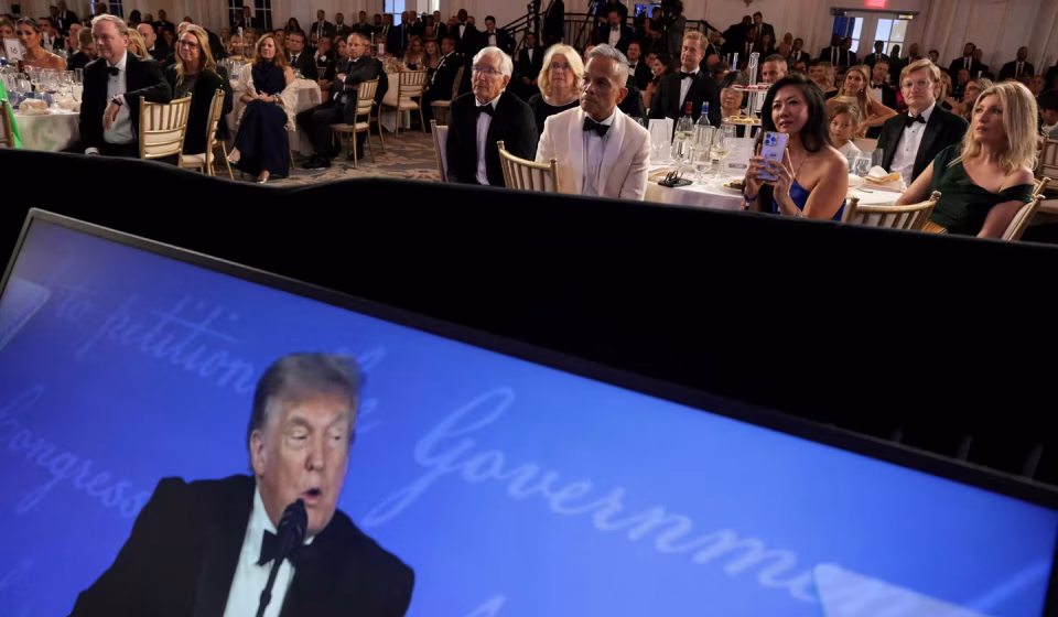 Donald Trump alternates between failed jokes and invectives against the press at the White House Correspondents' Dinner