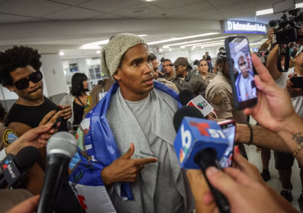 The artist Luis Manuel Otero Alcantara, figure of Cuban dissidence, goes into exile in Miami