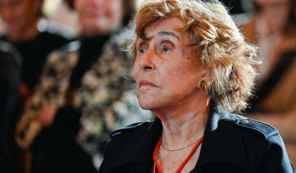 Policy. 34 years after leaving Matignon, Édith Cresson still has a company car with driver