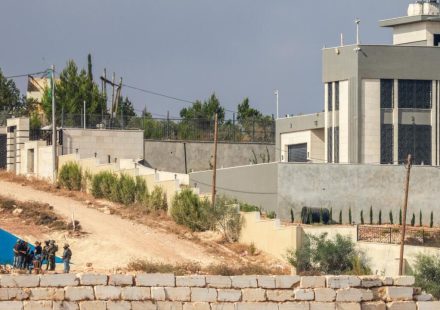 Netanyahu urged by Washington to condemn settlers besieging Palestinians in West Bank
