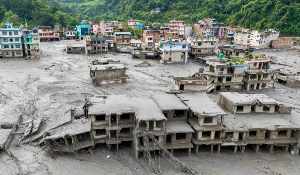 Devastating flood in Nepal-Tibet, death of Dolly Parton, tornado in France: the week in pictures
