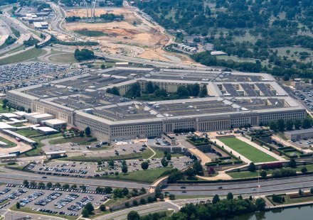 The independence of an American military newspaper threatened after the dismissal of two editorial managers by the Pentagon