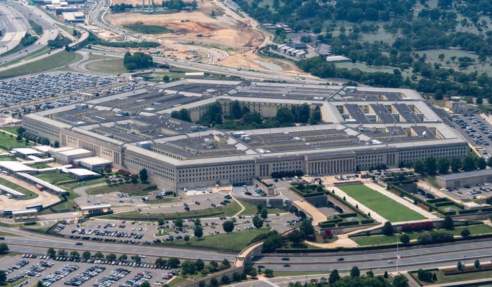 The independence of an American military newspaper threatened after the dismissal of two editorial managers by the Pentagon