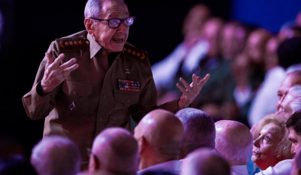 In Cuba, Raul Castro reappears in public during a tribute to his brother Fidel