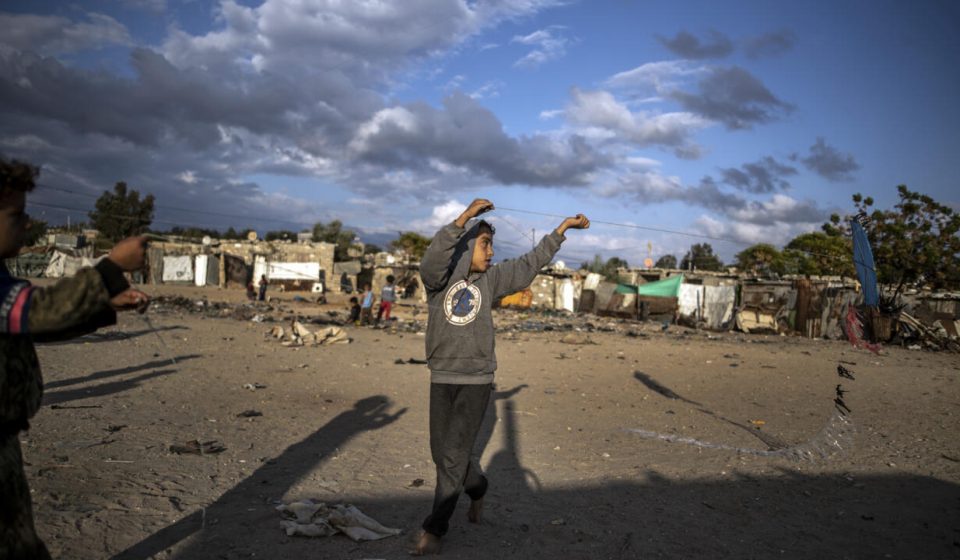 Gaza 'Peace Council' warns Hamas against using kites