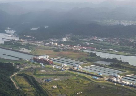 Faced with El Niño and reduced precipitation, the Panama Canal is forced to reduce traffic