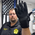 ICE, the US immigration police, equips its agents with electric gloves, raising concerns about possible abuse