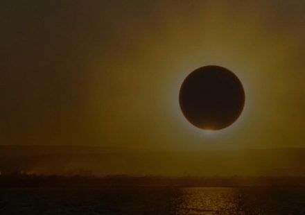 Tourism, cruises, glasses: the luminous business of the eclipse - Eco info