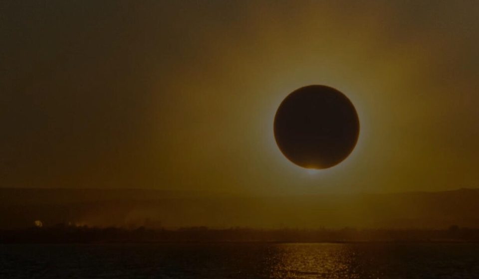 Tourism, cruises, glasses: the luminous business of the eclipse - Eco info