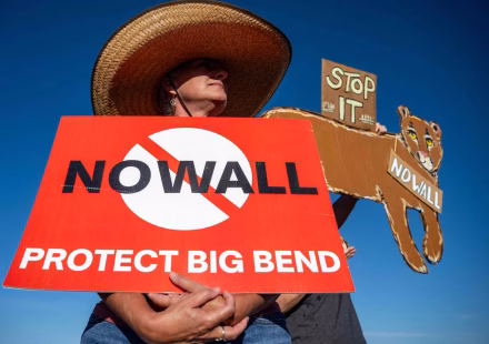 In Texas, Donald Trump suspends a project to secure the border with Mexico in Big Bend National Park