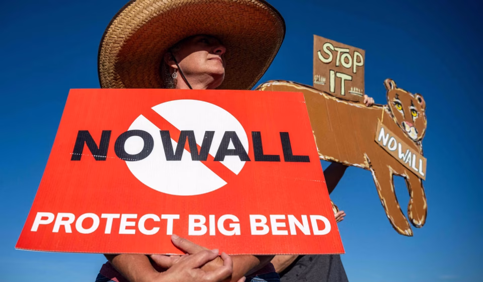 In Texas, Donald Trump suspends a project to secure the border with Mexico in Big Bend National Park