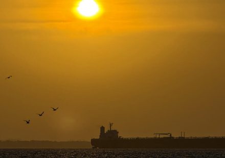 Washington announces taking control of 65 billion barrels of Venezuelan oil