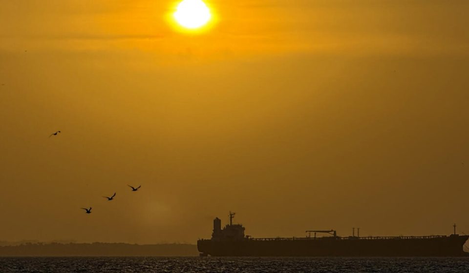 Washington announces taking control of 65 billion barrels of Venezuelan oil