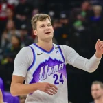 Former Lakers Champion Takes A Shot At Deandre Ayton In The Wake Of Walker Kessler Trade