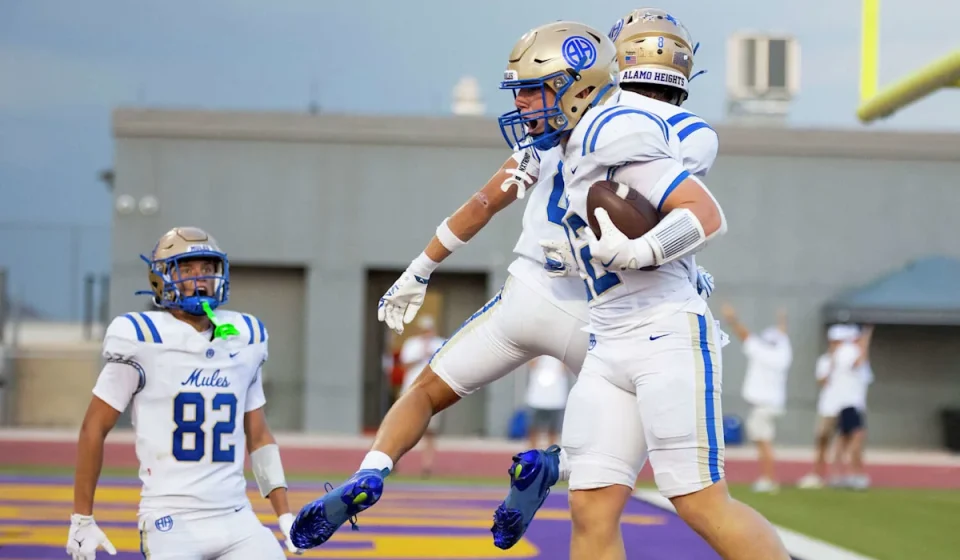 Lightning delay does little to slow Alamo Heights in rout of Pieper in season opener