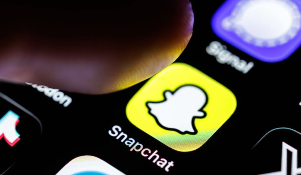 The editorial eye. Editorial. Social networks: constrain rather than prohibit