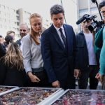 Mussels, fries and politics: presidential atmosphere at the Lille clearance sale