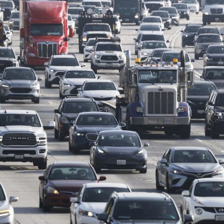 Trump approves new fuel economy standards, reversing Biden's electric vehicle push