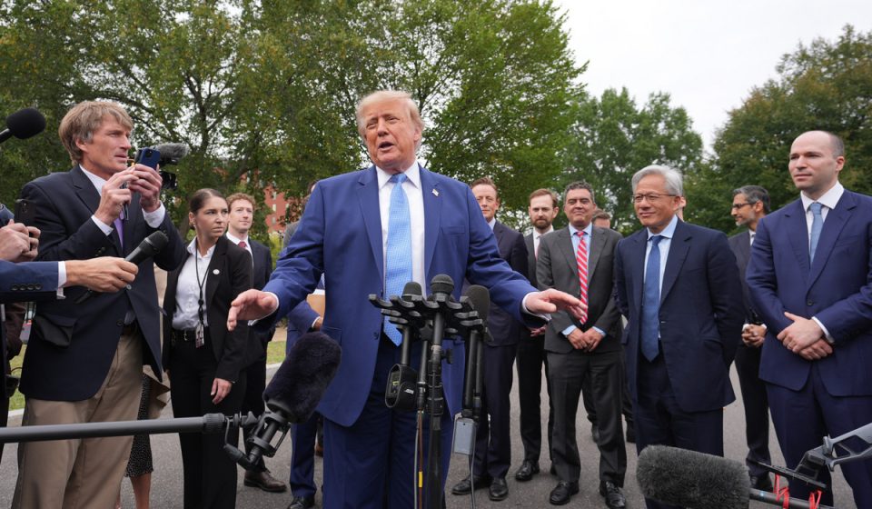 Trump signs executive order renaming AI “super intelligence”
