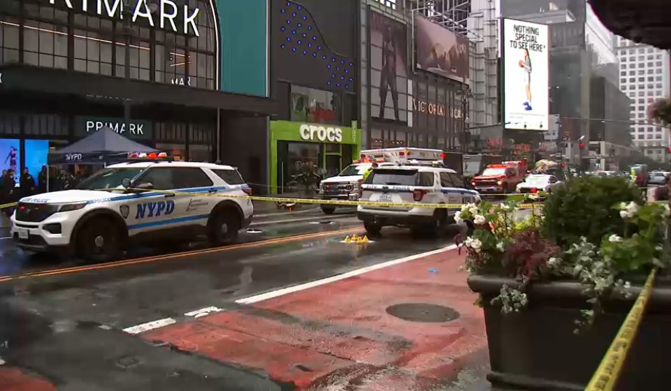 Manhattan cyclist struck and killed by dump truck on West 34th Street in Midtown