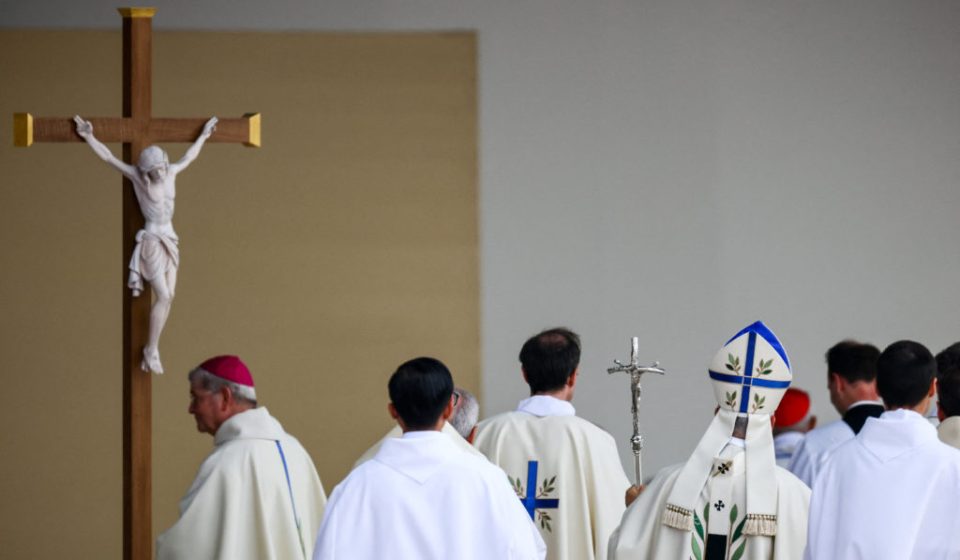 Pope Leo draws 800,000 people to central Paris for open-air mass in iconic square