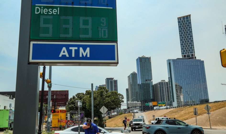 Abbott declares disaster over high Texas diesel prices