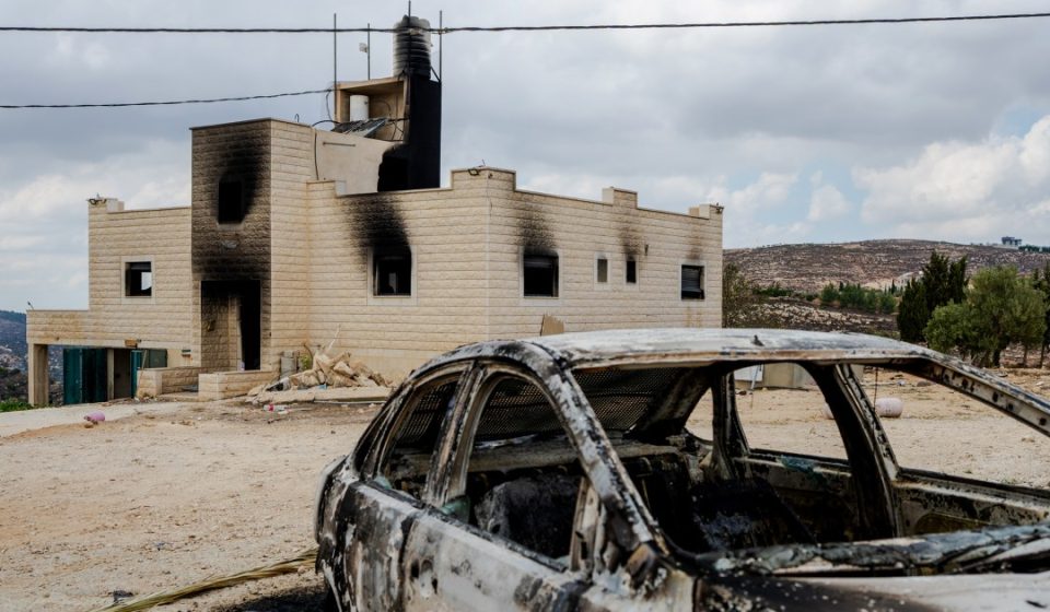 Jewish settlers clash with Israeli security forces to prevent Palestinian family from returning to West Bank