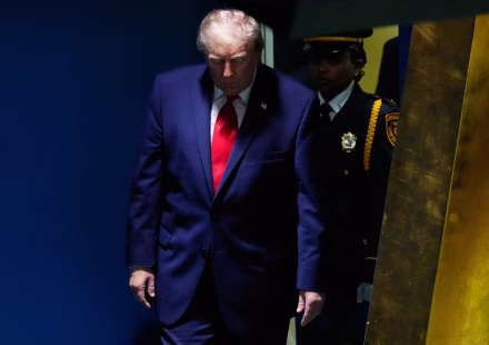 At the UN General Assembly, Donald Trump says he must decide between making a "deal" with Iran or "wiping out" this country