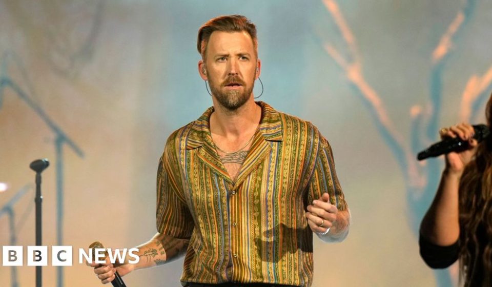Lady A singer Charles Kelley reveals blood cancer diagnosis - BBC News Africa