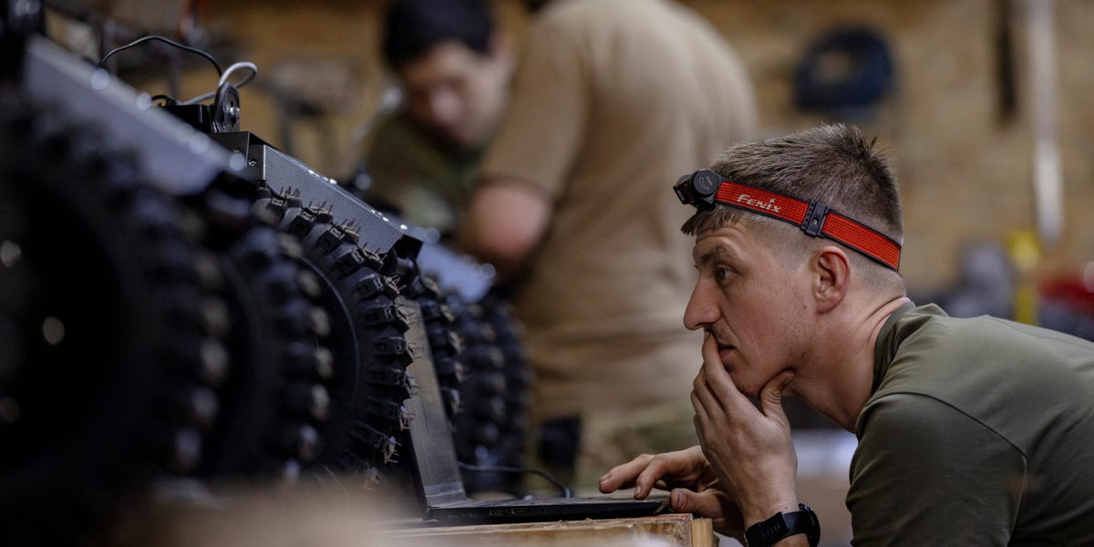 Ukrainian unit explains why troops attack during the day and use robots at night