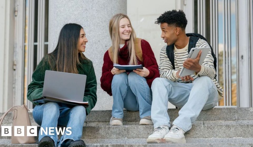Hidden habits that make your social anxiety worse – and how to eliminate them – BBC News Africa