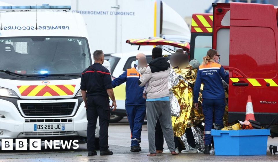 Three dead, including a child, in an attempt to cross the Channel - bbc.com
