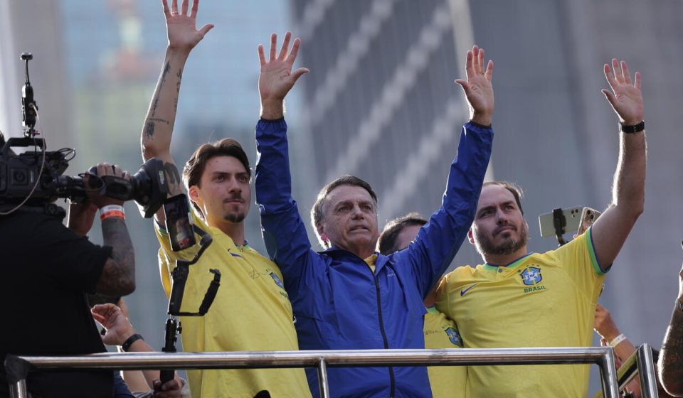 In the south of Brazil, the race for power of the other Bolsonaro sons