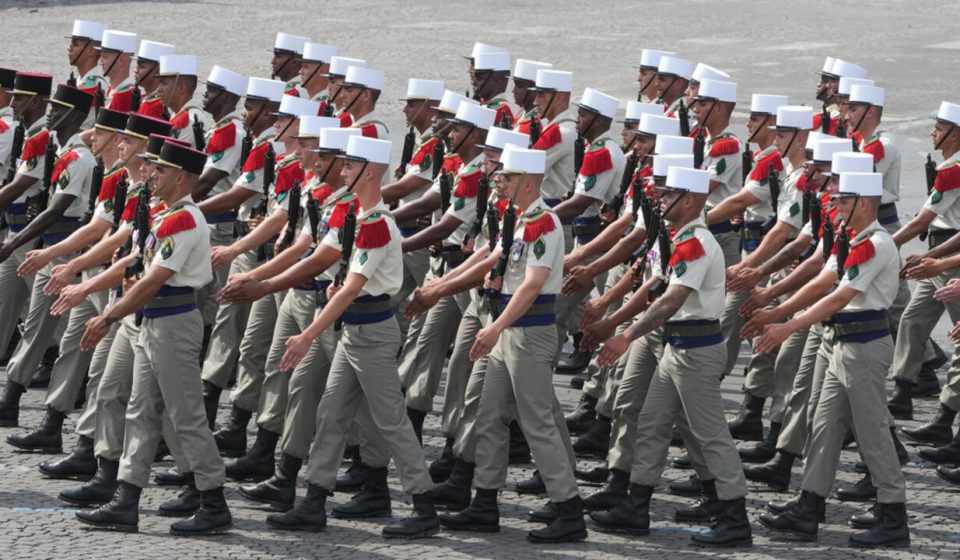 After being kidnapped in Colombia, a Foreign Legion soldier escapes his captors