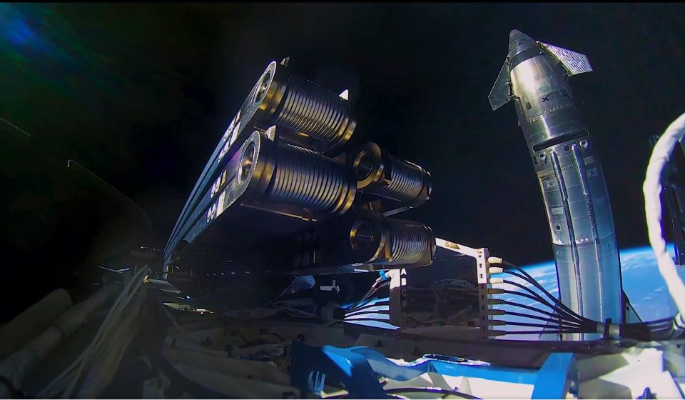 Wow! Watch SpaceX's Starship megarocket deploy satellites into orbit for the first time (photos, video)