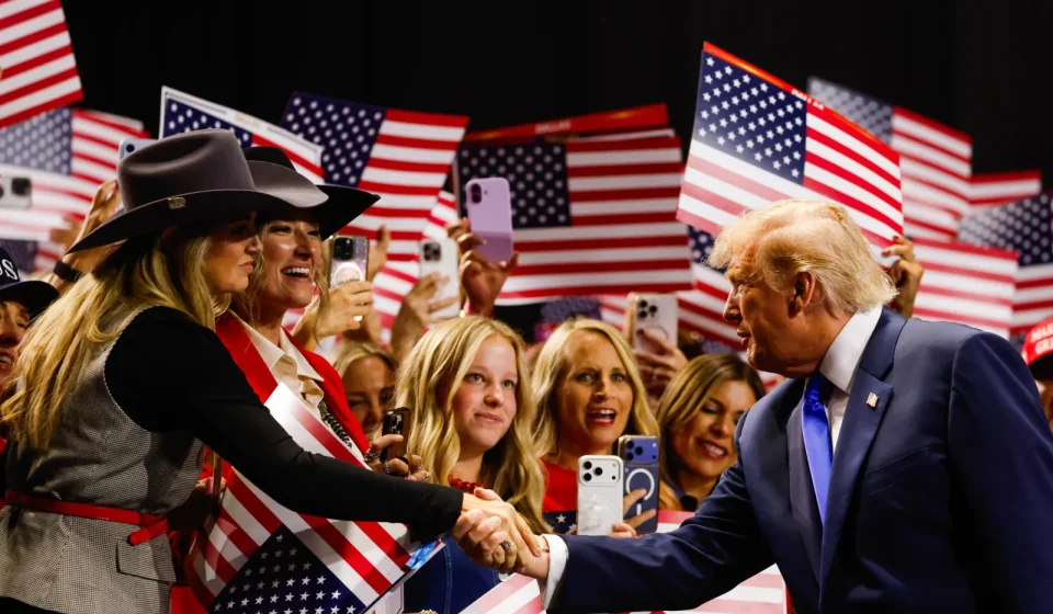 Donald Trump's popularity rating changes in the Midwest