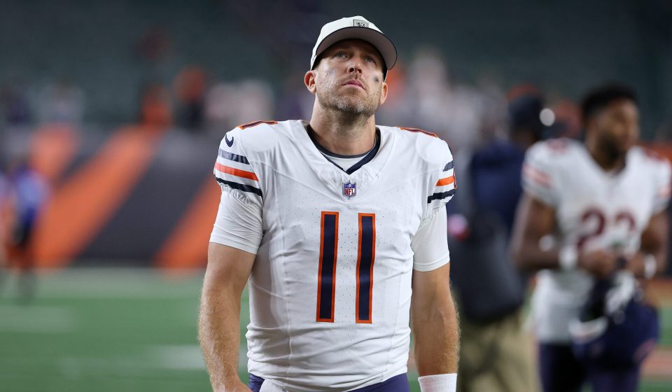 Fans react to Bears QB Case Keenum's 'dad outfit' for Week 3 at Soldier Field