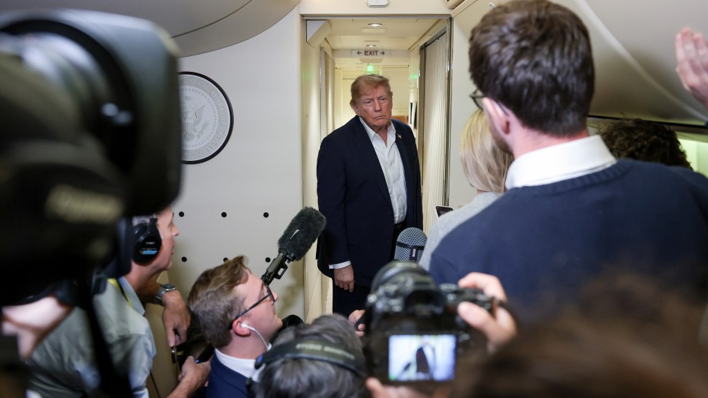White House blocks CNN from covering Trump on Air Force One