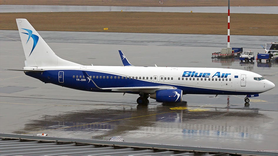 Boeing shares fall after new 737 issuance affects landings