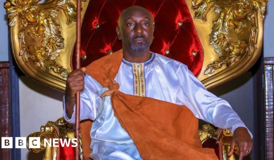 Prince Edward Rukidi Kijanangoma: Ugandan journalist who became king amid succession row - BBC