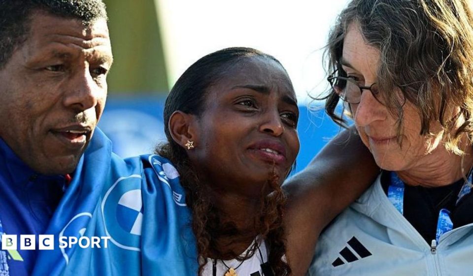 Berlin Marathon: Tigst Assefa wins but injury stops world record