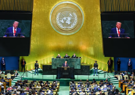 At the UN General Assembly, Donald Trump pretends to hesitate, on the subject of Iran, between agreement and “destruction”