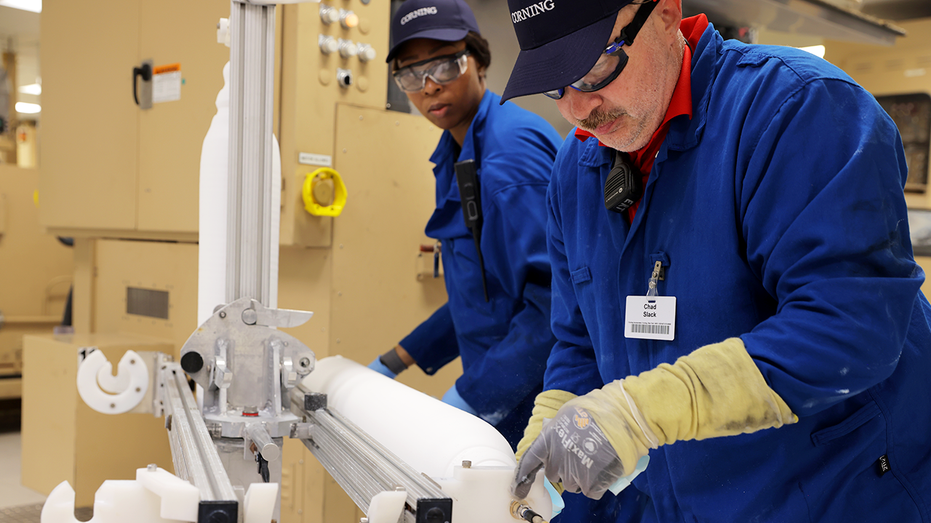 AT&T targets 60 million fiber sites in $3 billion Corning deal