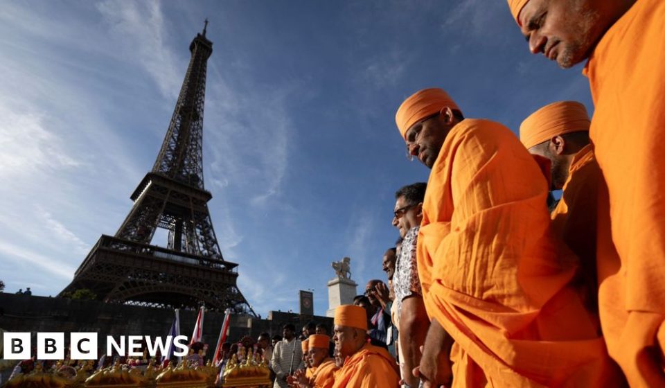 Eiffel Tower chief to resign after female staff replaced by men during religious visit - BBC News Africa