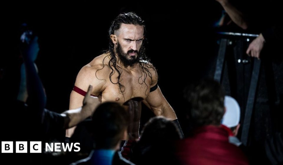 Wrestler Benjamin Satterley, known as 'Pac', dies aged 40 - BBC News Africa
