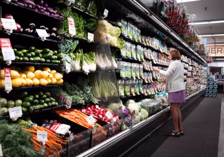 In the United States, high inflation is straining the purchasing power of Americans