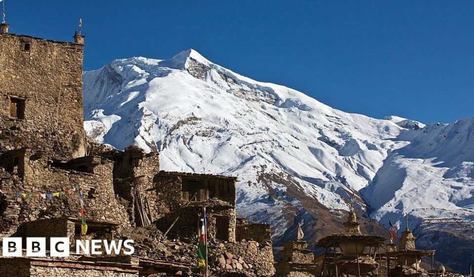 Nepal: Ten climbers missing after avalanche hits Himalayan base camp - BBC News Africa